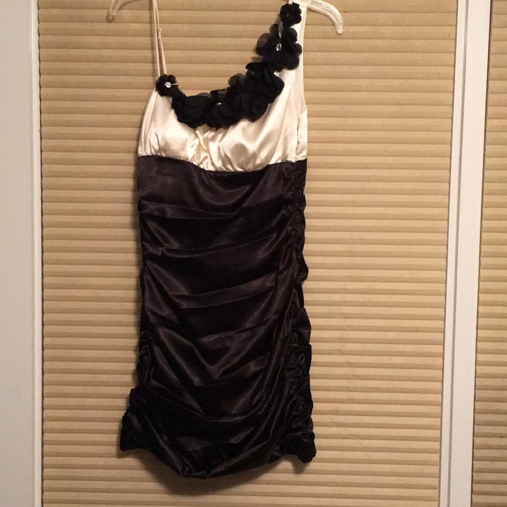 One shoulder prom/homecoming dress